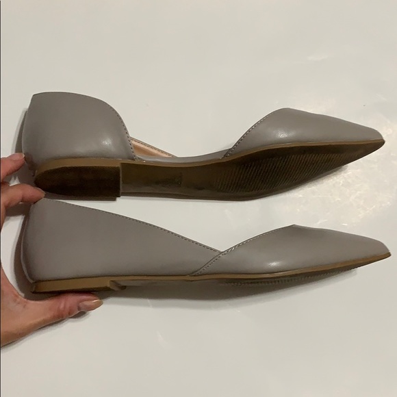 Journee Collection gray pointy toe flats, size 7.5 - Picture 7 of 8